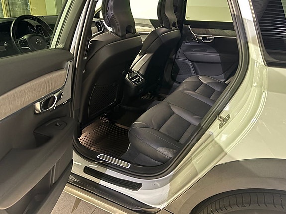 Volvo V90 Cross Country 16 of 23