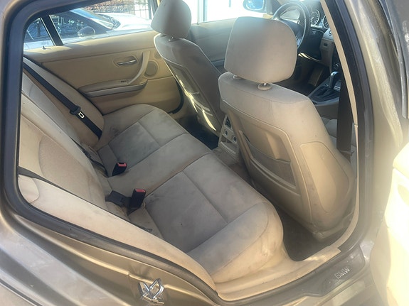 BMW 330xd 3 of 6
