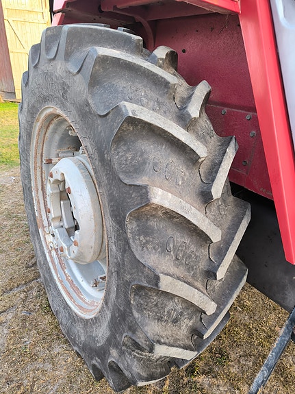 Massey Ferguson MF 699 4 6 of 11
