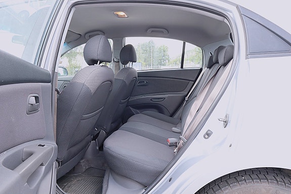 Kia Rio 16 of 19