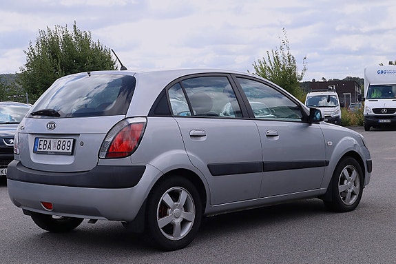 Kia Rio 6 of 19