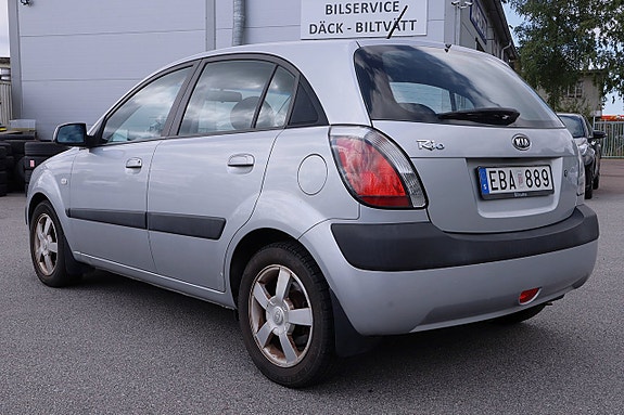 Kia Rio 8 of 19