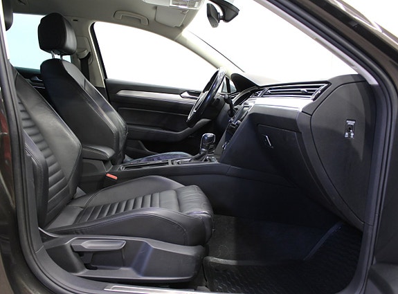 Volkswagen Passat Alltrack 14 of 20
