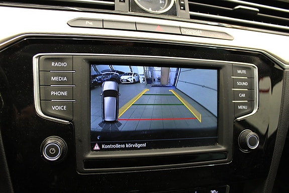 Volkswagen Passat Alltrack 16 of 20