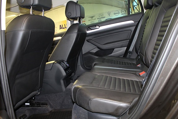 Volkswagen Passat Alltrack 13 of 20