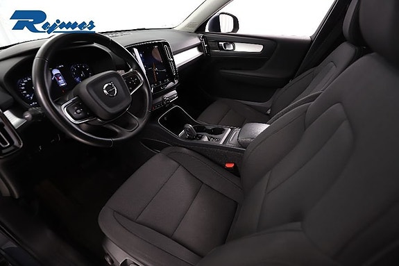 Volvo XC40 6 of 29