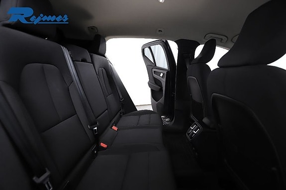 Volvo XC40 8 of 29