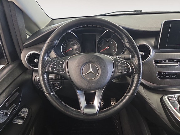 Mercedes-Benz V220 12 of 23
