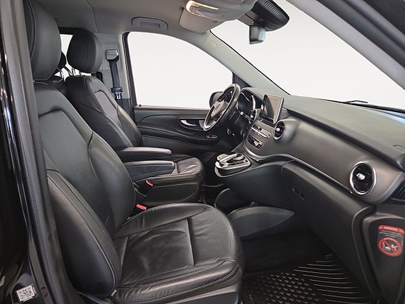 Mercedes-Benz V220 14 of 23