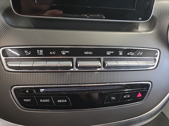 Mercedes-Benz V220 23 of 23