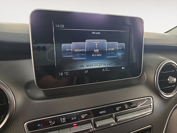 Mercedes-Benz V220 16 of 23
