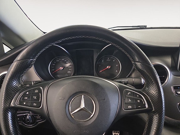 Mercedes-Benz V220 11 of 23