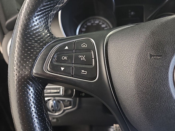 Mercedes-Benz V220 20 of 23