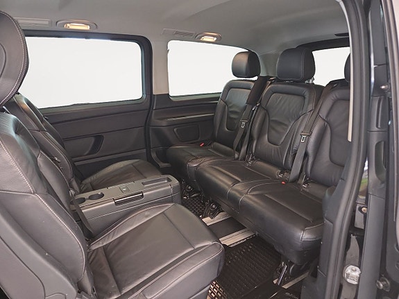 Mercedes-Benz V220 13 of 23