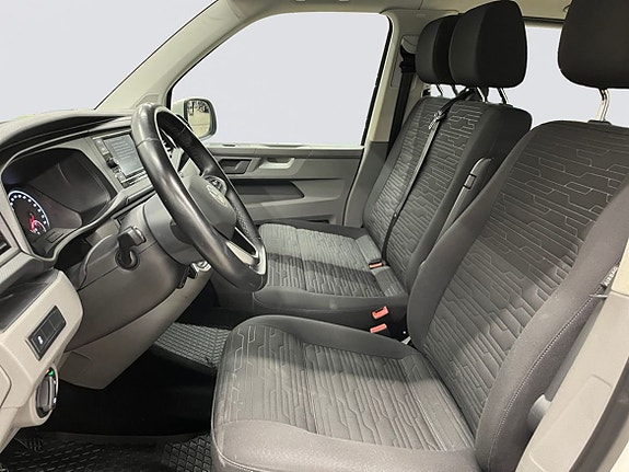 Volkswagen Caravelle 11 of 17