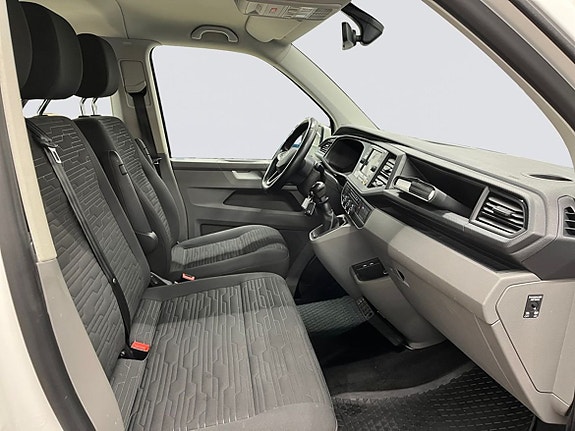 Volkswagen Caravelle 10 of 17
