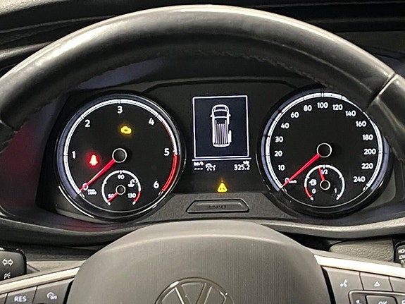 Volkswagen Caravelle 9 of 17