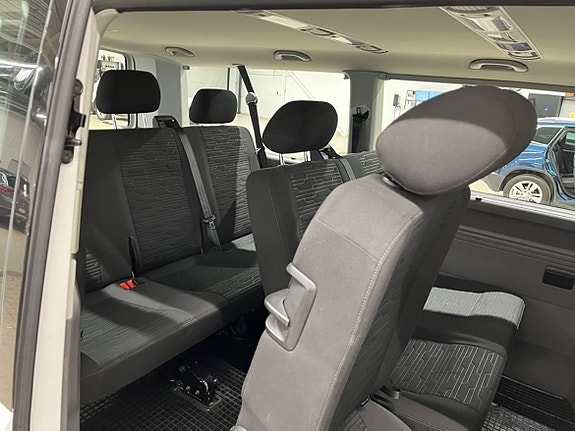 Volkswagen Caravelle 12 of 17