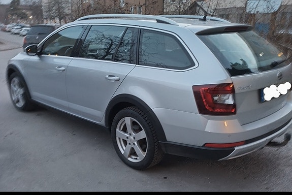 Skoda Octavia Scout 3 of 5