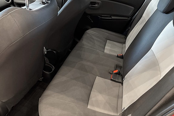 Toyota Yaris 8 of 11