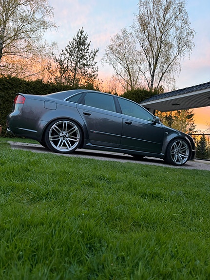 Audi RS4 3 of 10