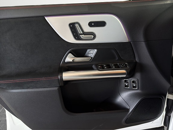 Mercedes-Benz GLA250 e 14 of 22