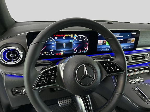 Mercedes-Benz V300 4 of 13