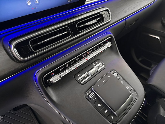 Mercedes-Benz V300 7 of 13