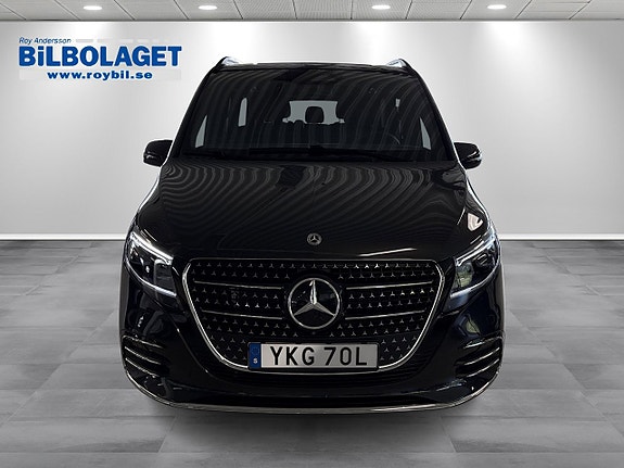 Mercedes-Benz V300 12 of 13