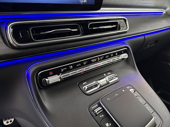 Mercedes-Benz V300 8 of 13