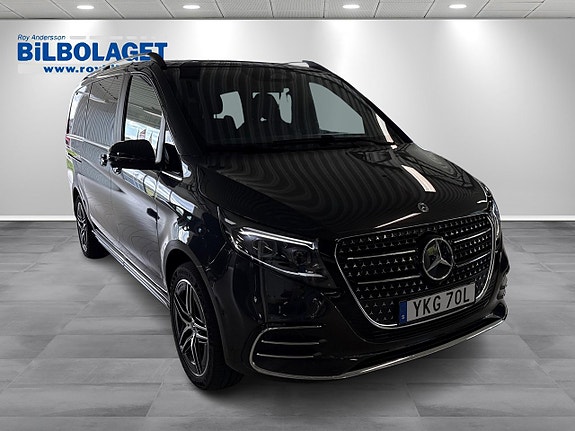 Mercedes-Benz V300 13 of 13