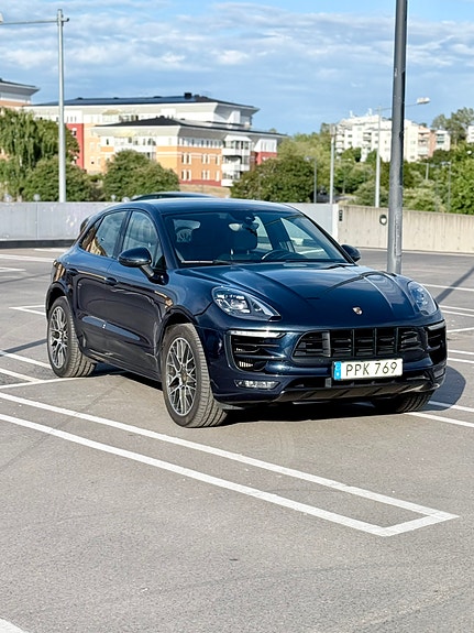 Porsche Macan GTS 2 of 15
