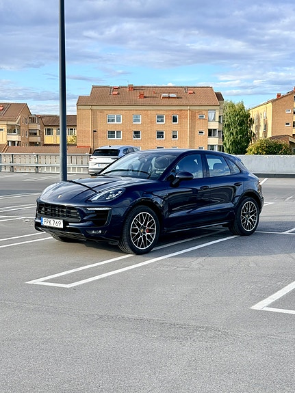 Porsche Macan GTS 4 of 15