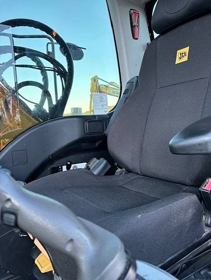 JCB 175W plus 8 of 8