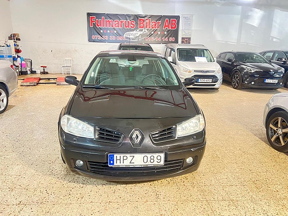 Renault Megane 2 of 10