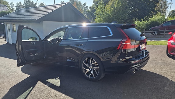 Volvo V60 2 of 16
