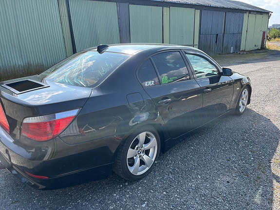 BMW 525i 3 of 9