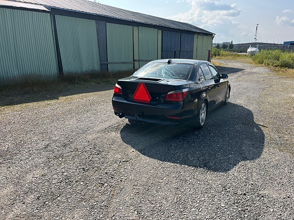 BMW 525i 5 of 9