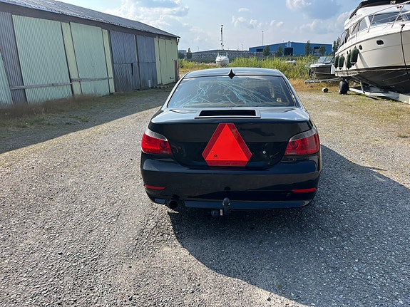 BMW 525i 2 of 9