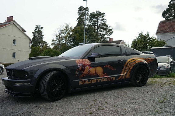 Ford Mustang 8 of 16
