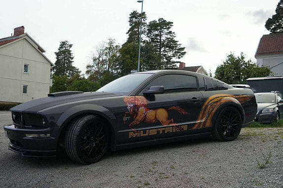 Ford Mustang 12 of 16