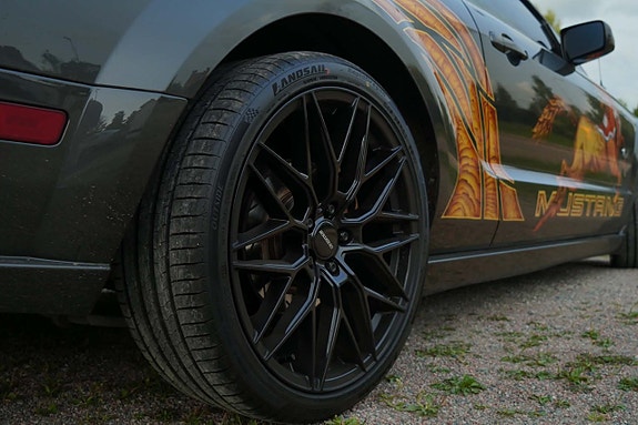 Ford Mustang 7 of 16