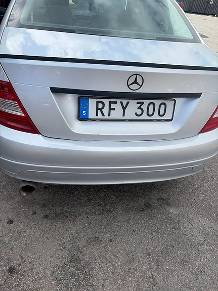 Mercedes-Benz C200 4 of 4