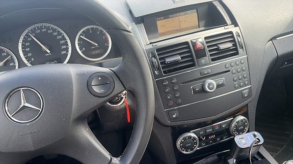 Mercedes-Benz C200 2 of 4
