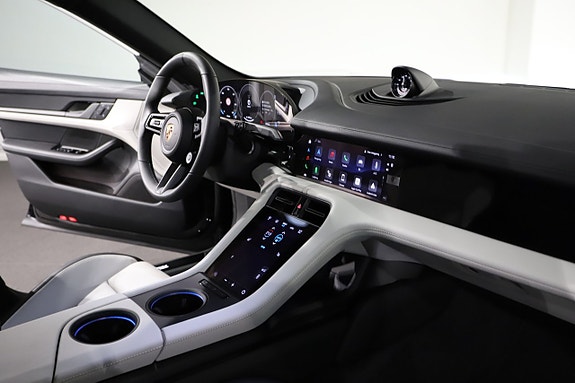 Porsche Taycan 4S 13 of 28