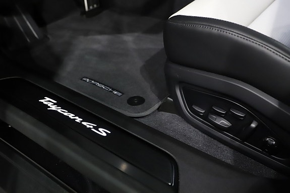 Porsche Taycan 4S 16 of 28
