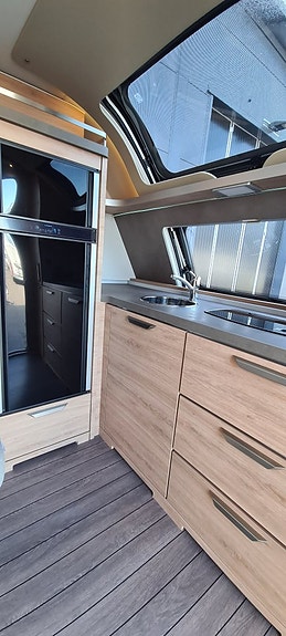Knaus Südwind 650 PXB 60 years "Cykelställ, Queensbed, markis + front/sidor" 5 of 15