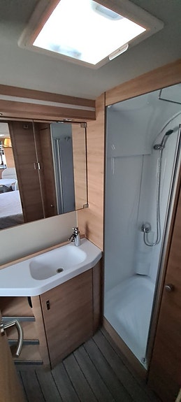 Knaus Südwind 650 PXB 60 years "Cykelställ, Queensbed, markis + front/sidor" 12 of 15