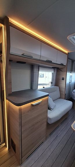Knaus Südwind 650 PXB 60 years "Cykelställ, Queensbed, markis + front/sidor" 9 of 15