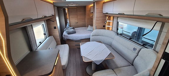 Knaus Südwind 650 PXB 60 years "Cykelställ, Queensbed, markis + front/sidor" 15 of 15